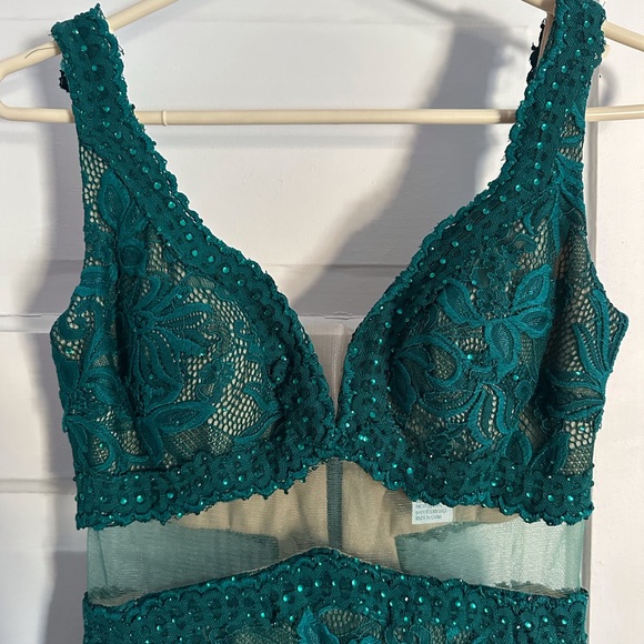 Le Femme Lace Prom dress - Picture 4 of 7